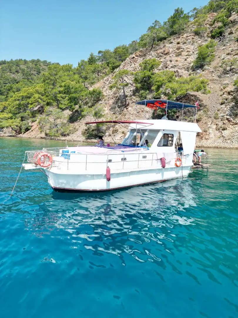 10 Kişilik Seyir Kapasiteli, Mürettebatlı ve Yakıt Dahil Yat Keyfi - Teknede Parti