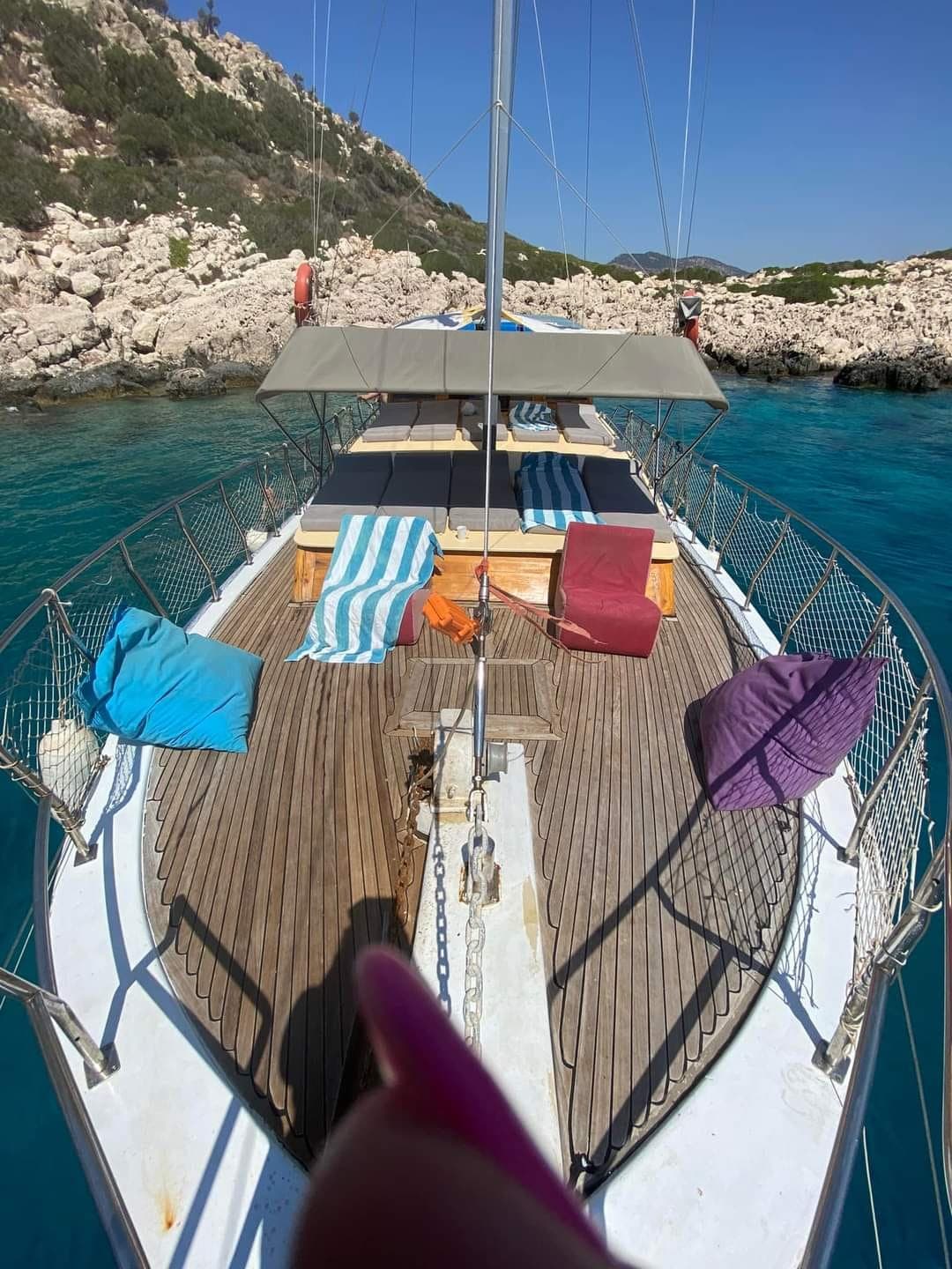 Kalkan'ın Berrak Sularında 12 Kişilik 15 Metrelik Standart Gulet ile Tüm Gün Kiralama, Günbatımı Turları ve Unutulmaz Özel Kutlamalar