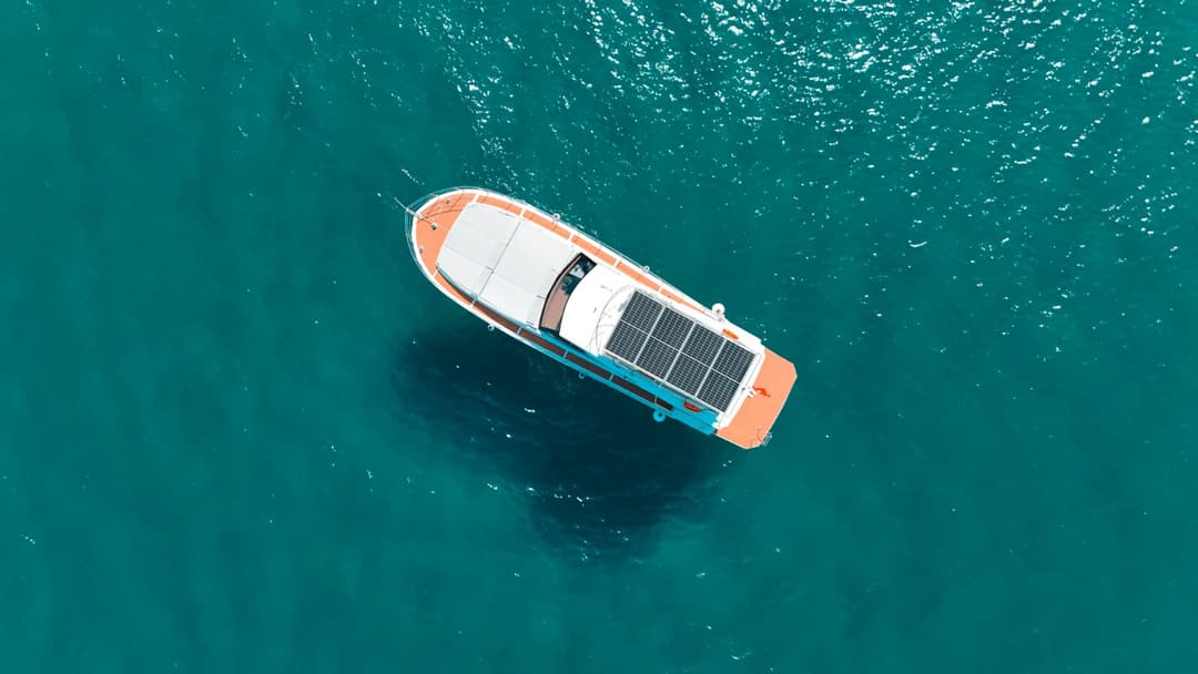 Antalya Merkezde 12 Metre Lüks Yat ile 3 Kabinli 12 Kişilik Özel Gezi ve Unutulmaz Anılar