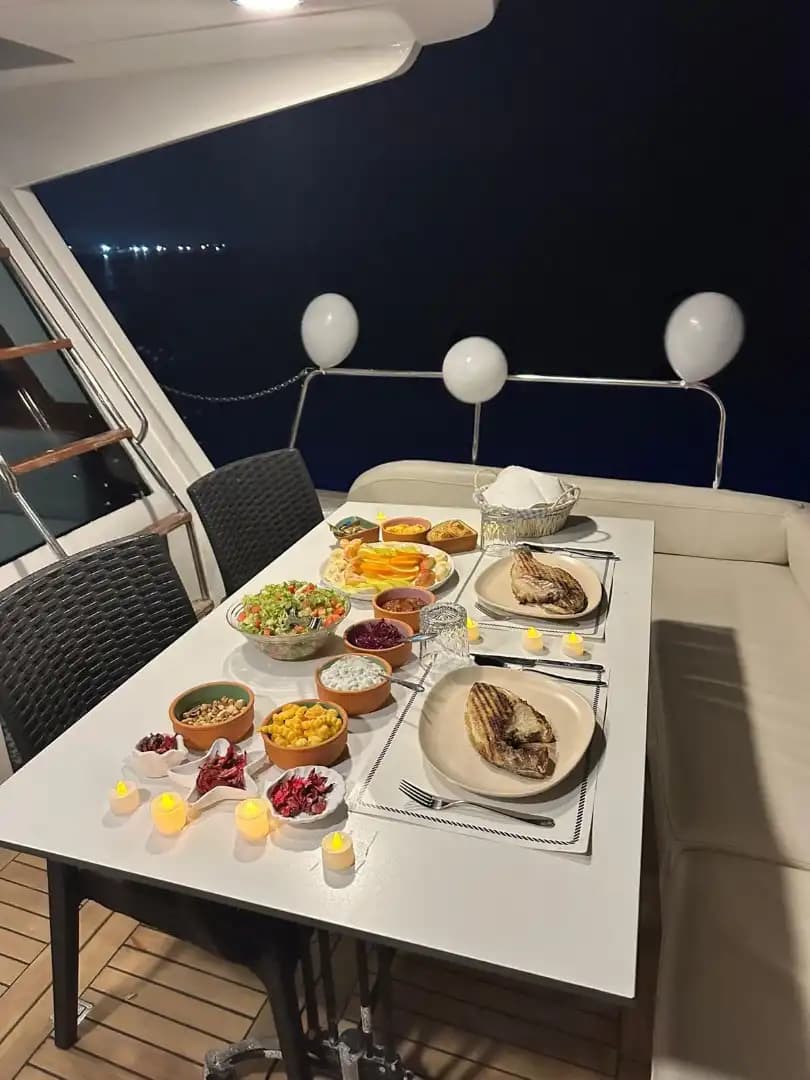 Antalya Kundu’da, 14 Metre Uzunluğunda, 12 Kişilik Özel Yapım Şık ve Modern Tekne 4