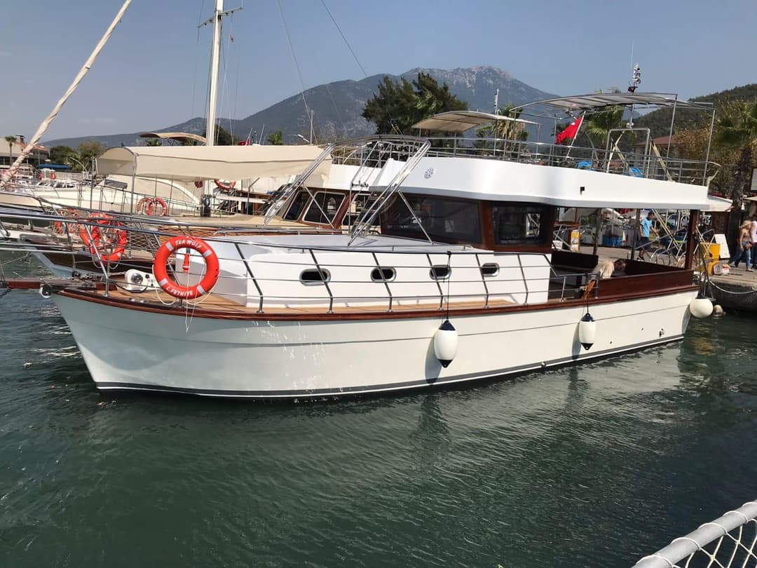 12 Kişilik Standart Motoryat ile Fethiye Koylarında Konforlu ve Keyifli Bir Gün