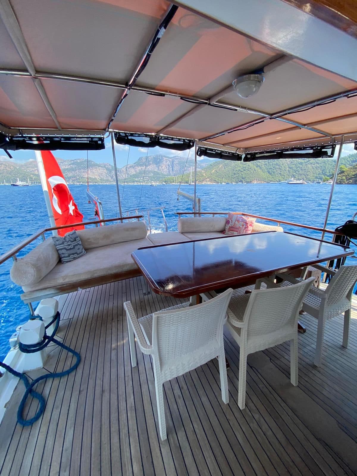 6 Kişilik Konforlu Standart Tekne ile Fethiye'nin Saklı Koylarında Huzurlu Bir Gün 6