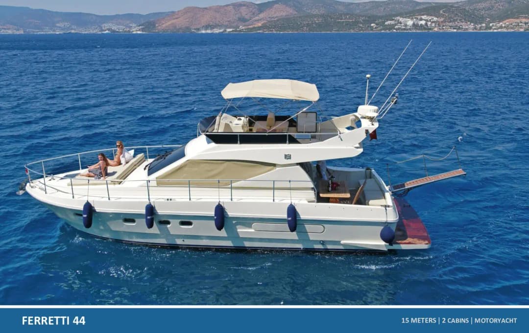 Bodrum’da 2 Kabinli Şık Motoryat: Ferretti 44 ile Huzurlu Bir Gün