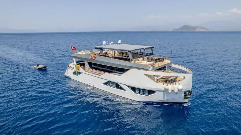 2023 Model Ultra Lüks Motoryat: Ana Güvertede Master Kabin Ayrıcalığı (28m, 12 Kişi) 10