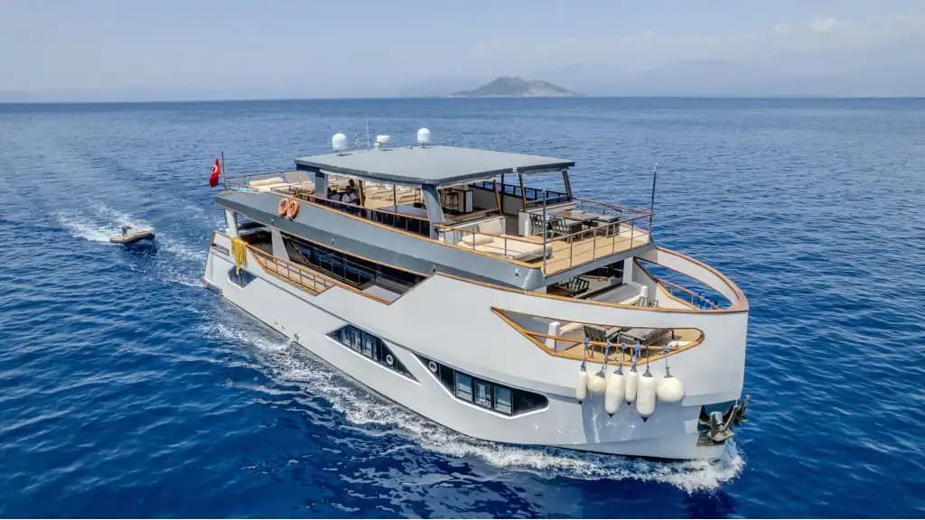 2023 Model Ultra Lüks Motoryat: Ana Güvertede Master Kabin Ayrıcalığı (28m, 12 Kişi) - Yatta Bekarlığa Veda