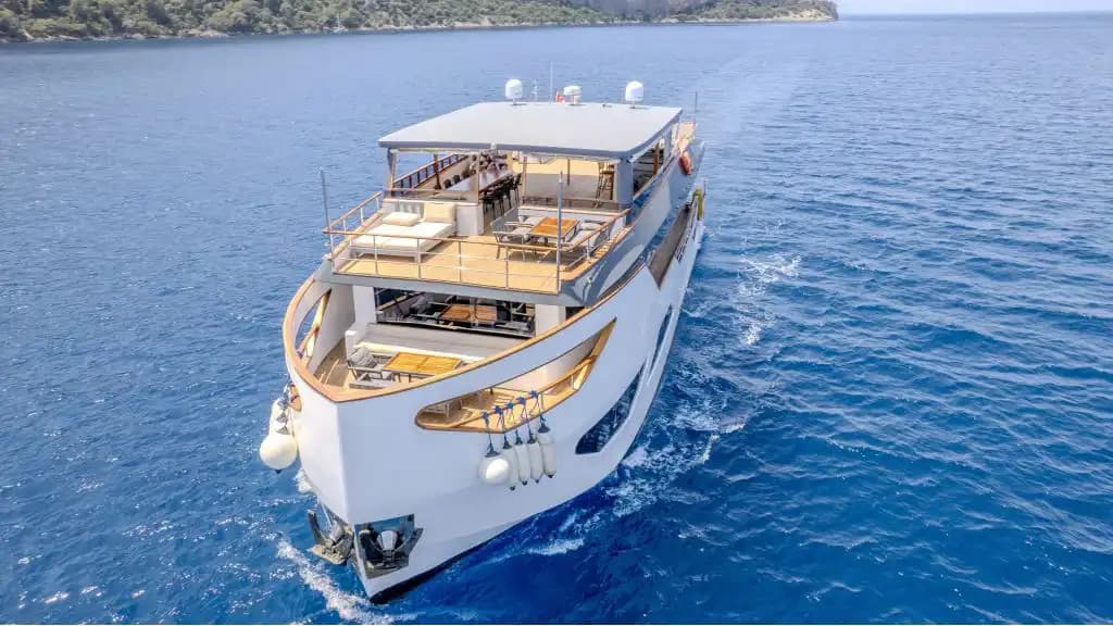2023 Model Ultra Lüks Motoryat: Ana Güvertede Master Kabin Ayrıcalığı (28m, 12 Kişi) 16