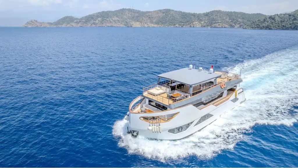2023 Model Ultra Lüks Motoryat: Ana Güvertede Master Kabin Ayrıcalığı (28m, 12 Kişi) 14
