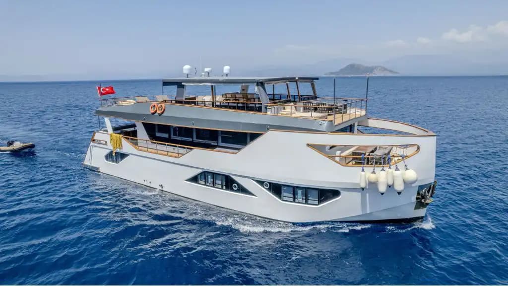 2023 Model Ultra Lüks Motoryat: Ana Güvertede Master Kabin Ayrıcalığı (28m, 12 Kişi) 17
