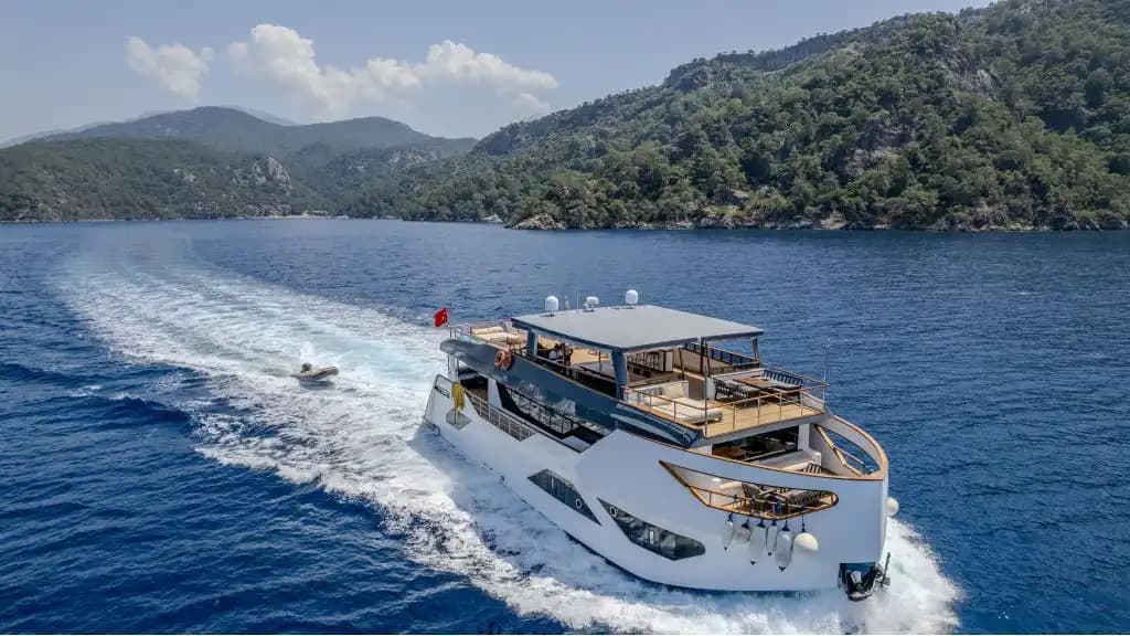 2023 Model Ultra Lüks Motoryat: Ana Güvertede Master Kabin Ayrıcalığı (28m, 12 Kişi) 12
