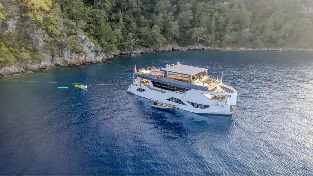 2023 Model Ultra Lüks Motoryat: Ana Güvertede Master Kabin Ayrıcalığı (28m, 12 Kişi) 11
