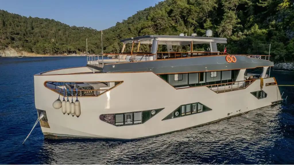 2023 Model Ultra Lüks Motoryat: Ana Güvertede Master Kabin Ayrıcalığı (28m, 12 Kişi) 13