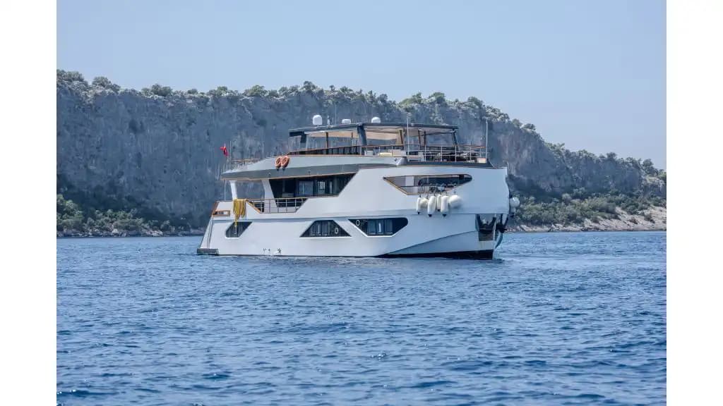 2023 Model Ultra Lüks Motoryat: Ana Güvertede Master Kabin Ayrıcalığı (28m, 12 Kişi) 18