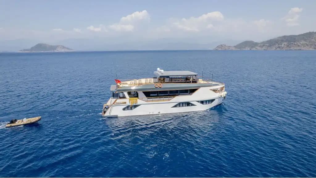 2023 Model Ultra Lüks Motoryat: Ana Güvertede Master Kabin Ayrıcalığı (28m, 12 Kişi) 23
