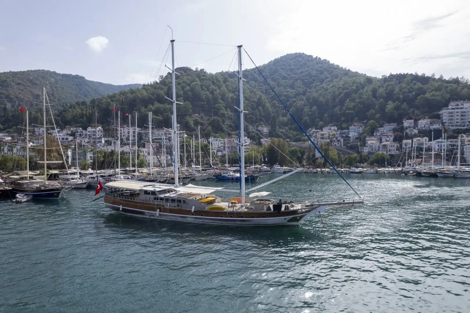 Kalabalık Gruplar İçin İdeal: 18 Kişi Kapasiteli, 8 Kabinli Geniş Gulet 3