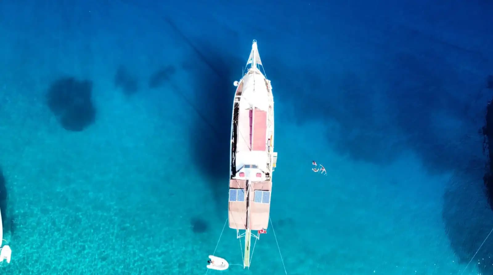 Kekova Çıkışlı 8 Kabinli Gulet ile Unutulmaz Bir Deniz Macerası 2