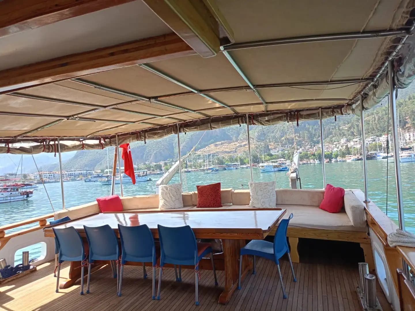 Kekova Çıkışlı 8 Kabinli Gulet ile Unutulmaz Bir Deniz Macerası 6