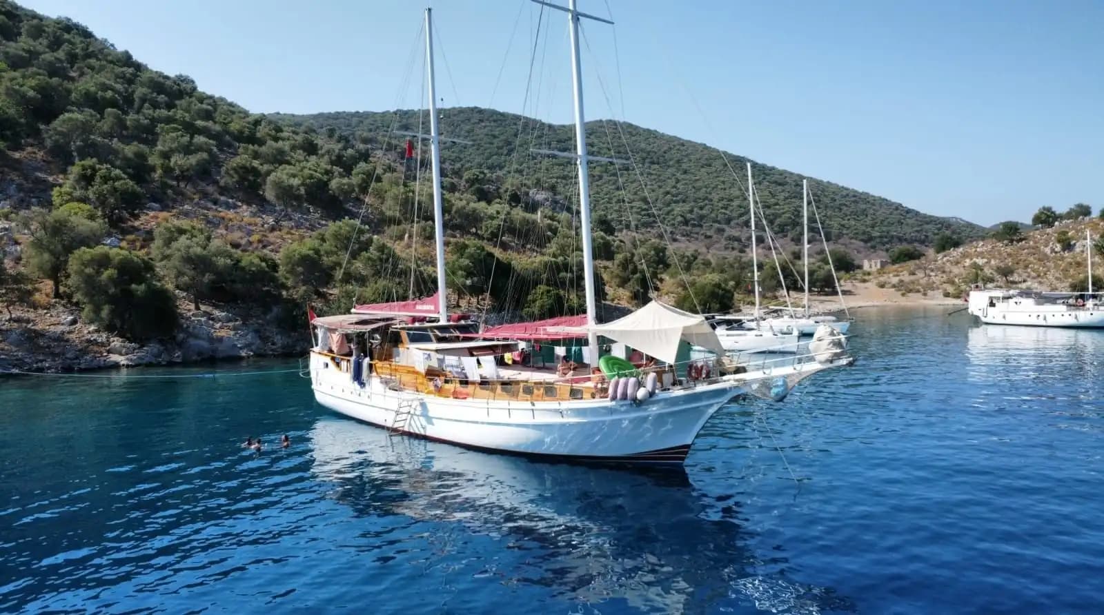 Kekova Çıkışlı 8 Kabinli Gulet ile Unutulmaz Bir Deniz Macerası - Yatta Evlilik Yıldönümü