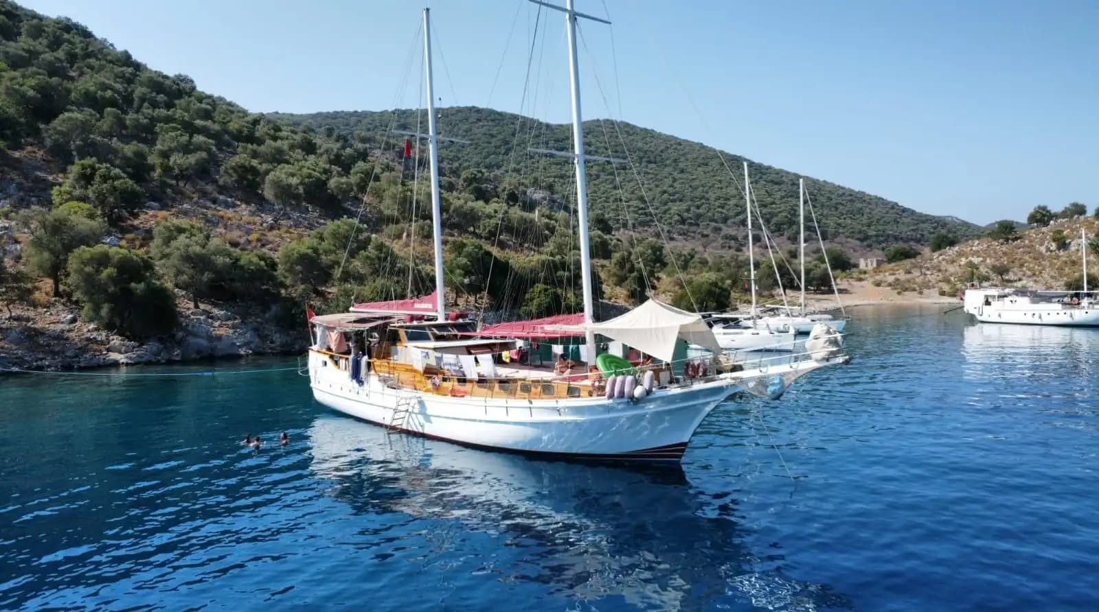 Kekova Çıkışlı 8 Kabinli Gulet ile Unutulmaz Bir Deniz Macerası 3