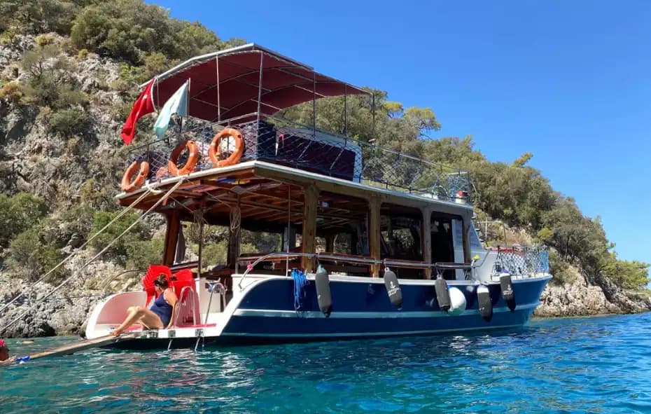 Fethiye Koylarında Büyük Gruplar İçin Şık ve Rahat Tekne Turu
