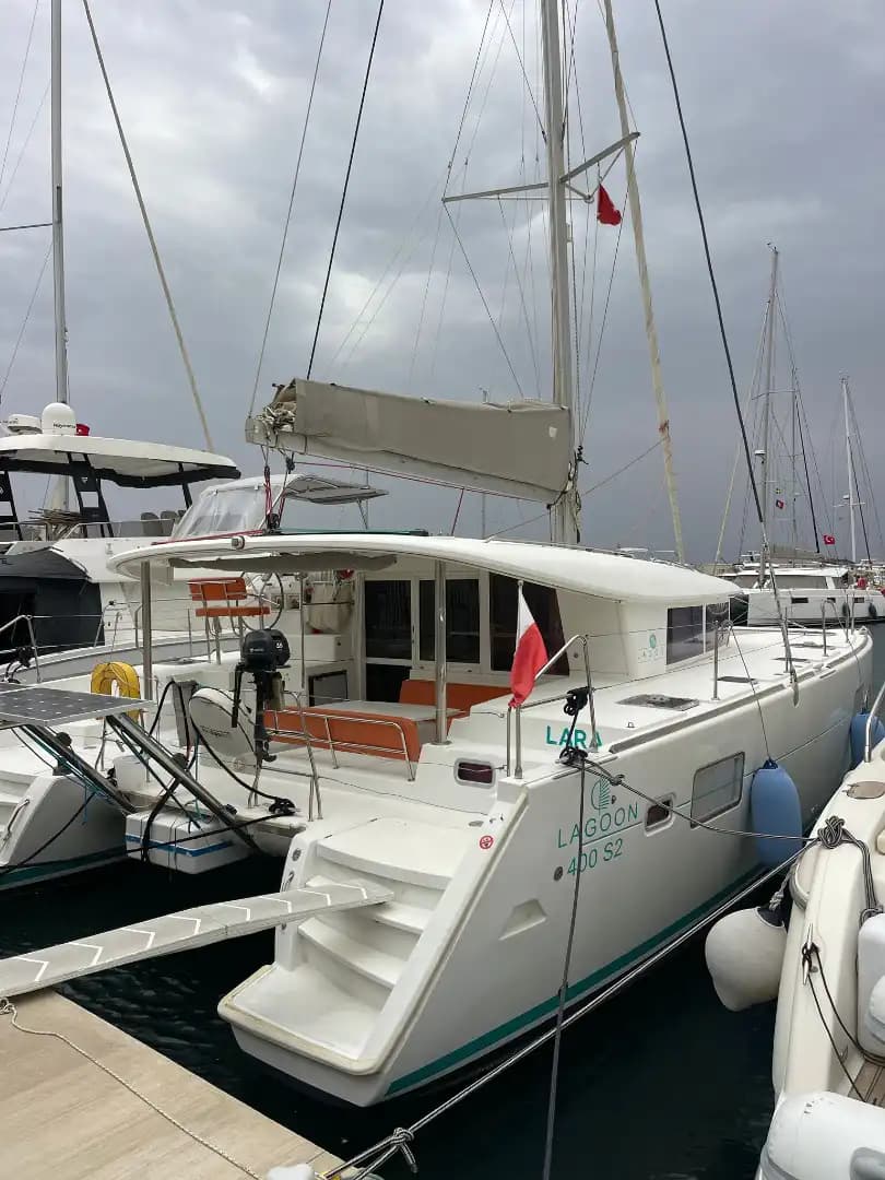 Fethiye'de Lagoon 400 S2 Katamaran Kiralama | 2014 Model 4 Kabin Yunan Adaları 10
