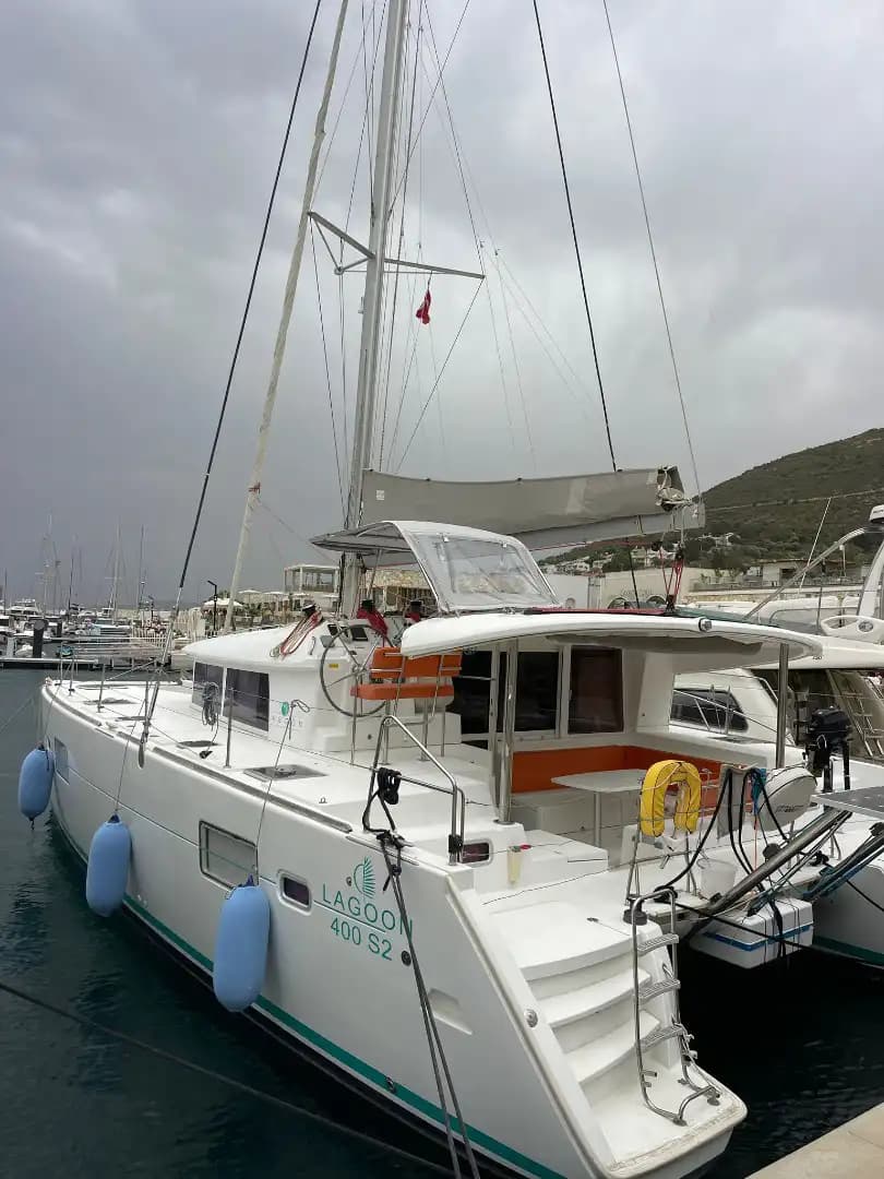 Fethiye'de Lagoon 400 S2 Katamaran Kiralama | 2014 Model 4 Kabin Yunan Adaları 9