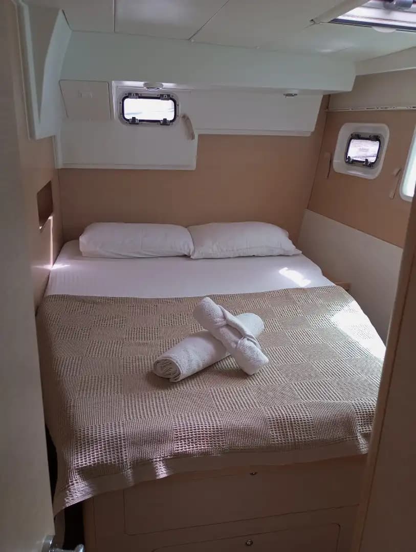 Fethiye'de Lagoon 400 S2 Katamaran Kiralama | 2014 Model 4 Kabin Yunan Adaları 22