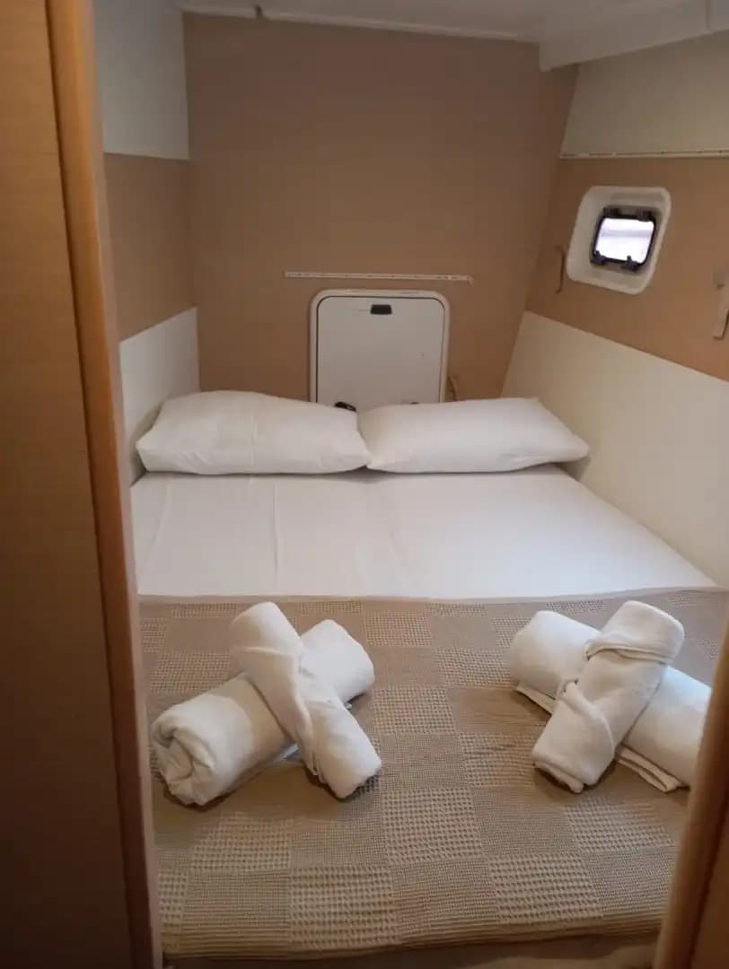 Fethiye'de Lagoon 400 S2 Katamaran Kiralama | 2014 Model 4 Kabin Yunan Adaları 3