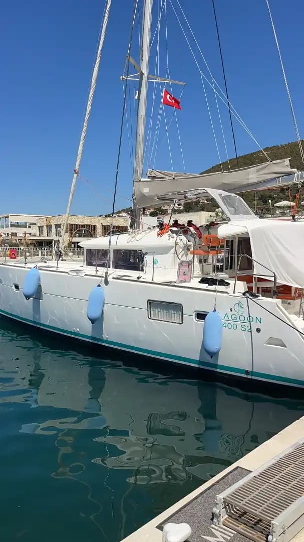 Fethiye'de Lagoon 400 S2 Katamaran Kiralama | 2014 Model 4 Kabin Yunan Adaları 8