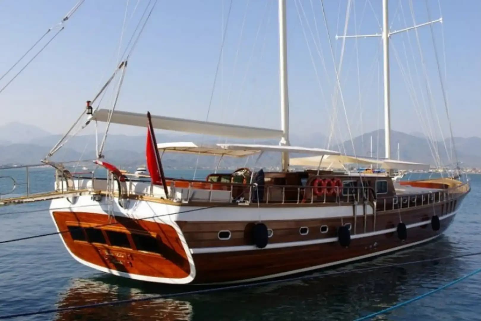Fethiye ve Göcek Koylarında Aileler İçin İdeal: 33m, Çift Yemek Alanlı Lüks Gulet - Yatta Evlilik Teklifi