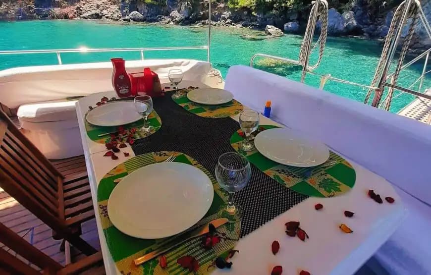Fethiye'de Ekonomik 8 Kişi Kapasiteli Yat ile Keyifli Günlük ve Saatlik Turlar