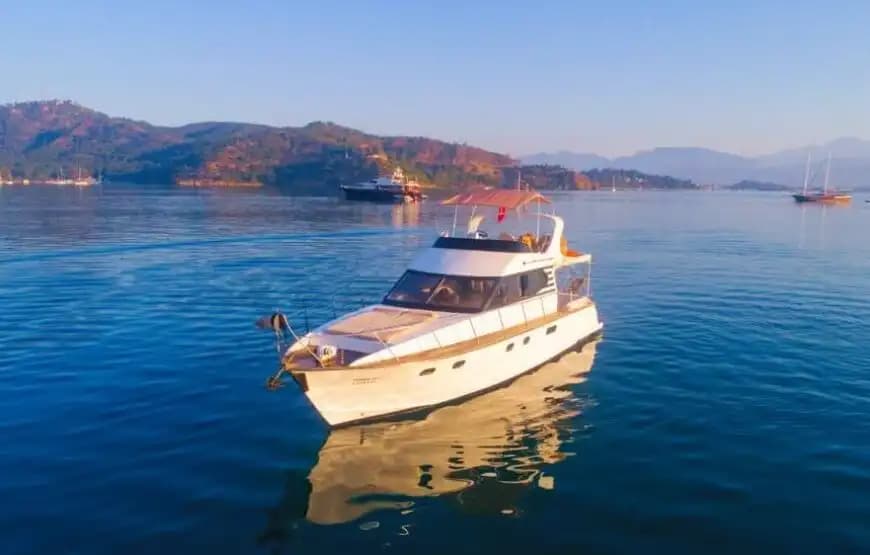 Fethiye'de Ekonomik 8 Kişi Kapasiteli Yat ile Keyifli Günlük ve Saatlik Turlar - Teknede Parti