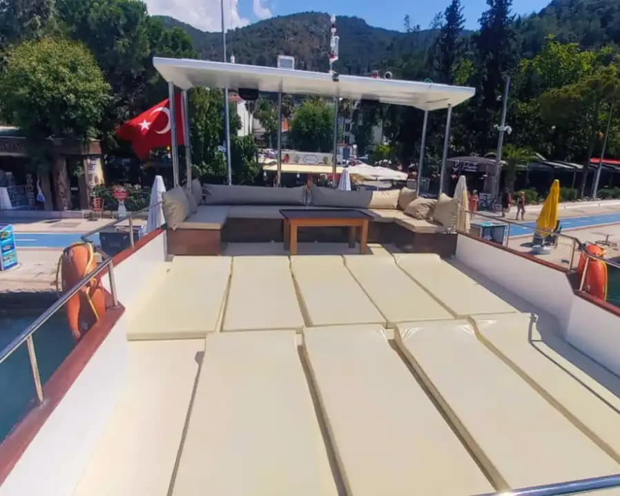 25 Kişilik Konforlu Tekne ile Fethiye Koylarını Keşfedin