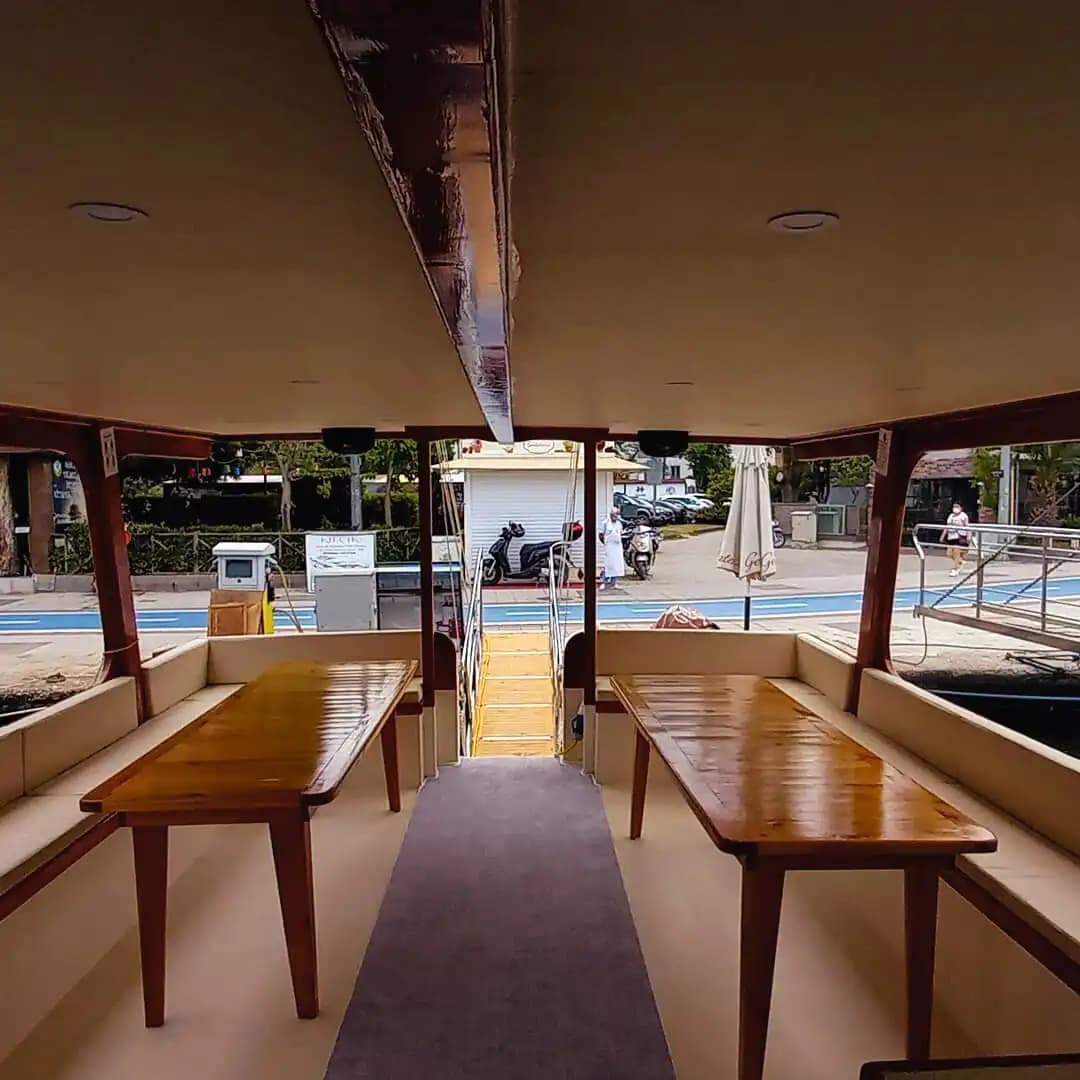 25 Kişilik Konforlu Tekne ile Fethiye Koylarını Keşfedin 7