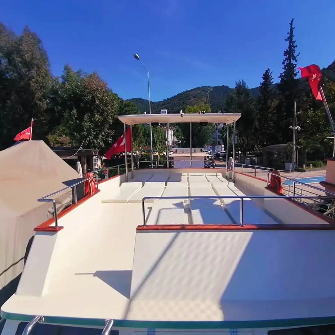 25 Kişilik Konforlu Tekne ile Fethiye Koylarını Keşfedin 2
