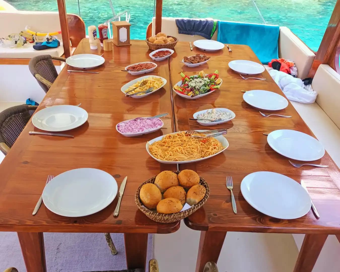 25 Kişilik Konforlu Tekne ile Fethiye Koylarını Keşfedin 4