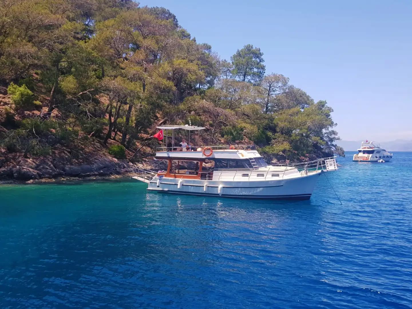 25 Kişilik Konforlu Tekne ile Fethiye Koylarını Keşfedin - Teknede Parti