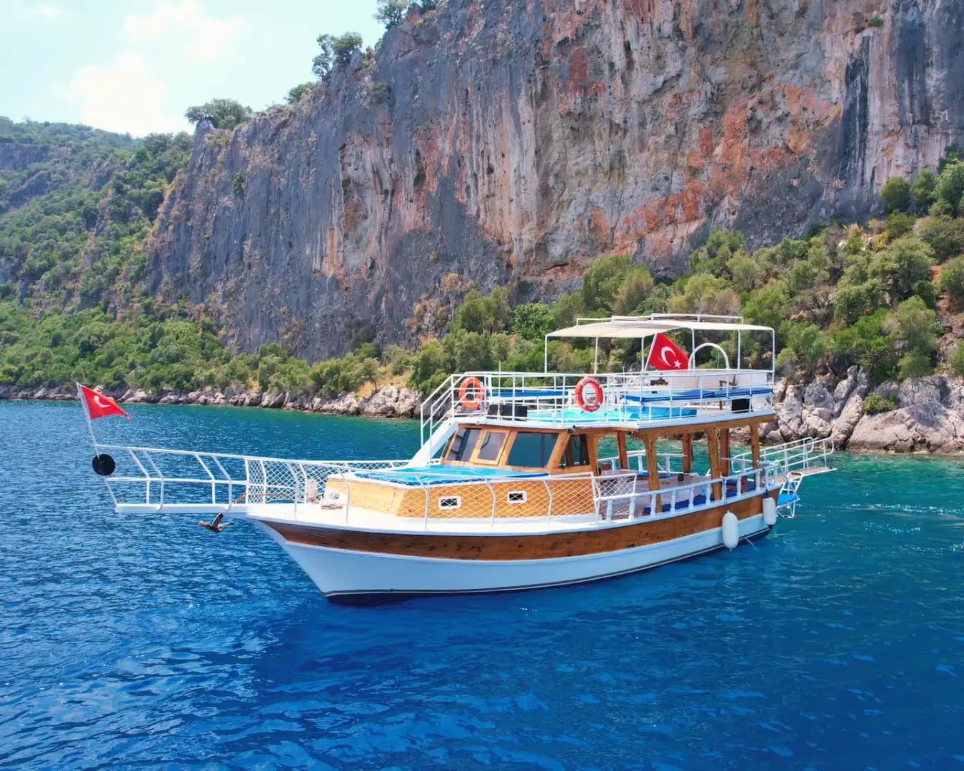 Müzik, Güneş ve Deniz: Fethiye’de 12 Kişilik Tekne Keyfi 2