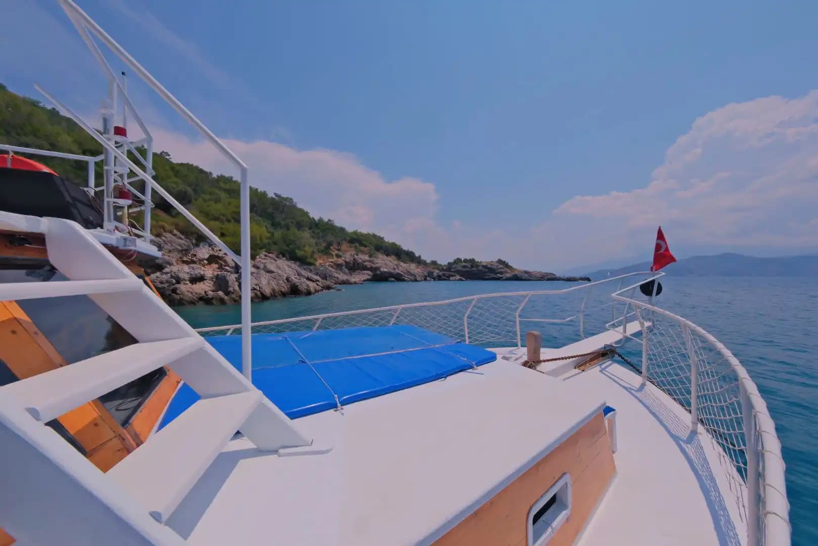 Müzik, Güneş ve Deniz: Fethiye’de 12 Kişilik Tekne Keyfi 3
