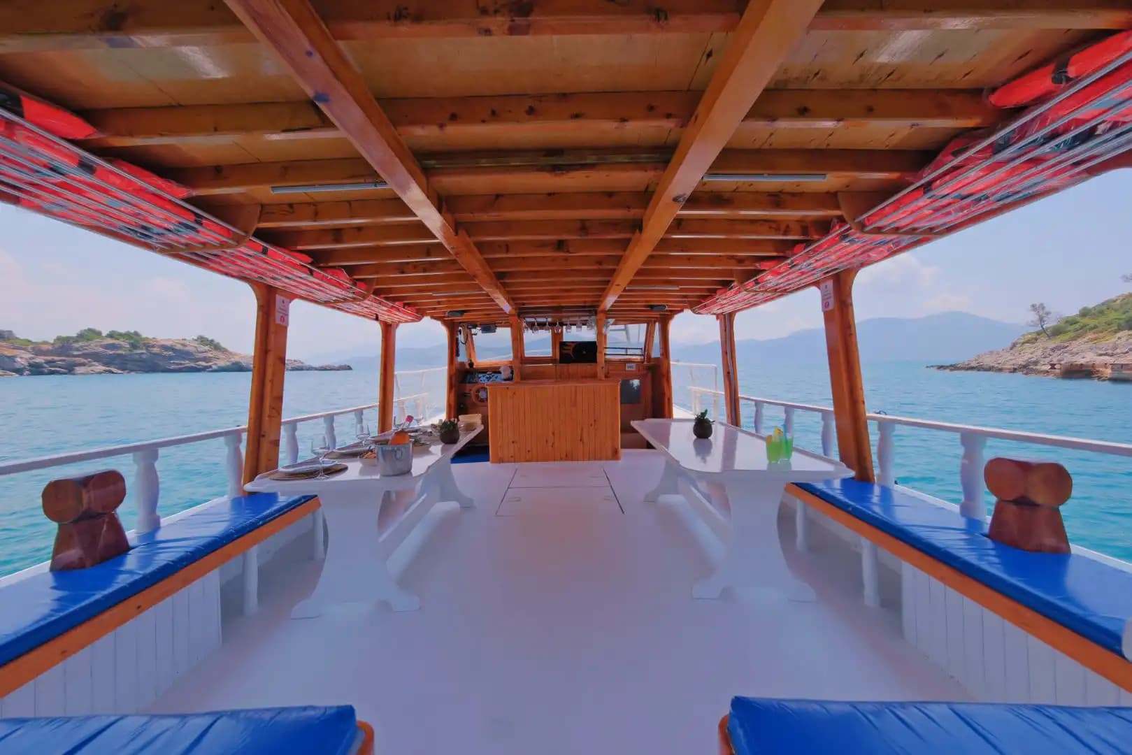 Müzik, Güneş ve Deniz: Fethiye’de 12 Kişilik Tekne Keyfi 12