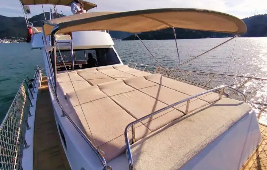 Fethiye'de Saatlik veya Günübirlik Kiralık 12 Metrelik Özel Tekne