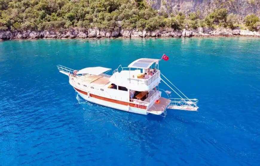Fethiye'de Saatlik veya Günübirlik Kiralık 12 Metrelik Özel Tekne 6