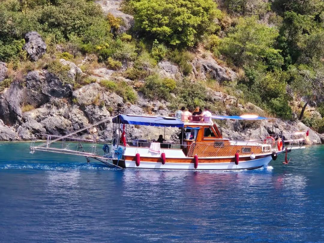 Fethiye’de 10 Kişilik Özel Tekne ile Unutulmaz Bir Gün!