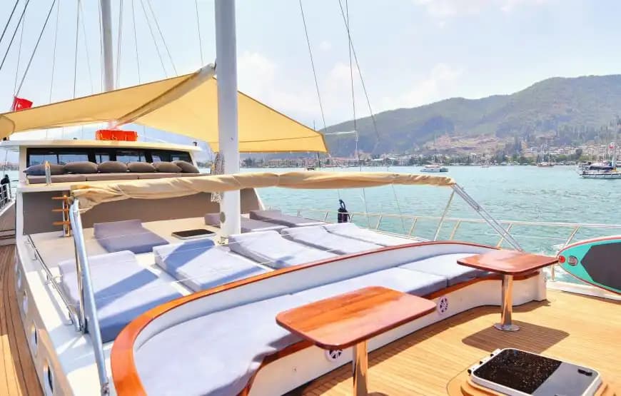 12 Kişilik Lüks Gulet ile Fethiye’nin Dillere Destan Koylarını Keşfedin 7