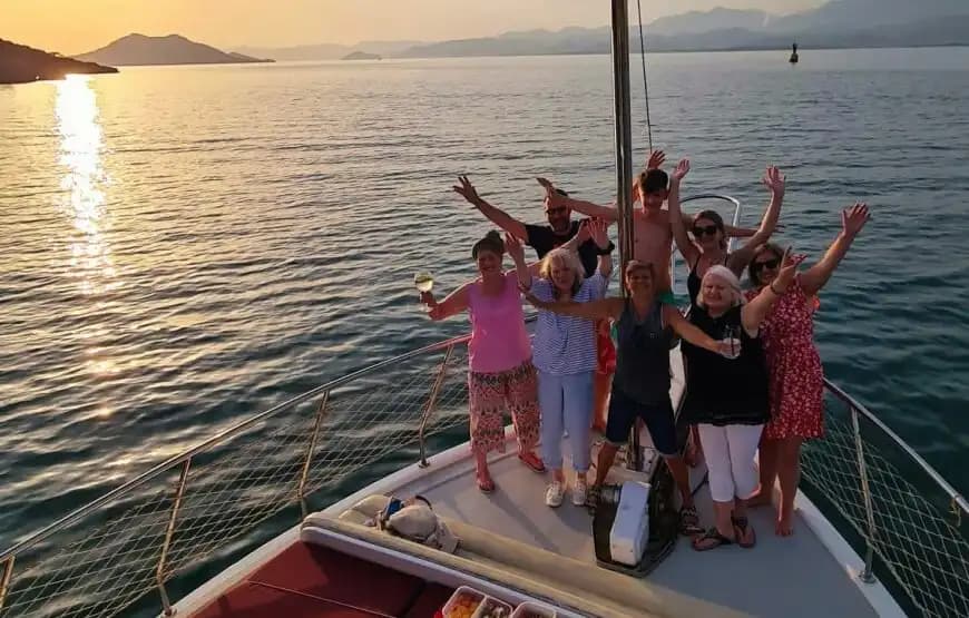 Fethiye'de 18 Metrelik Geniş Kapasiteli Özel Yapım Tekne ile Lüks Saatlik Turlar 8