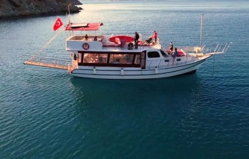 Fethiye'de 18 Metrelik Geniş Kapasiteli Özel Yapım Tekne ile Lüks Saatlik Turlar - Yatta Bekarlığa Veda