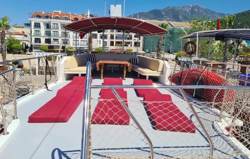 Fethiye'de 18 Metrelik Geniş Kapasiteli Özel Yapım Tekne ile Lüks Saatlik Turlar 3