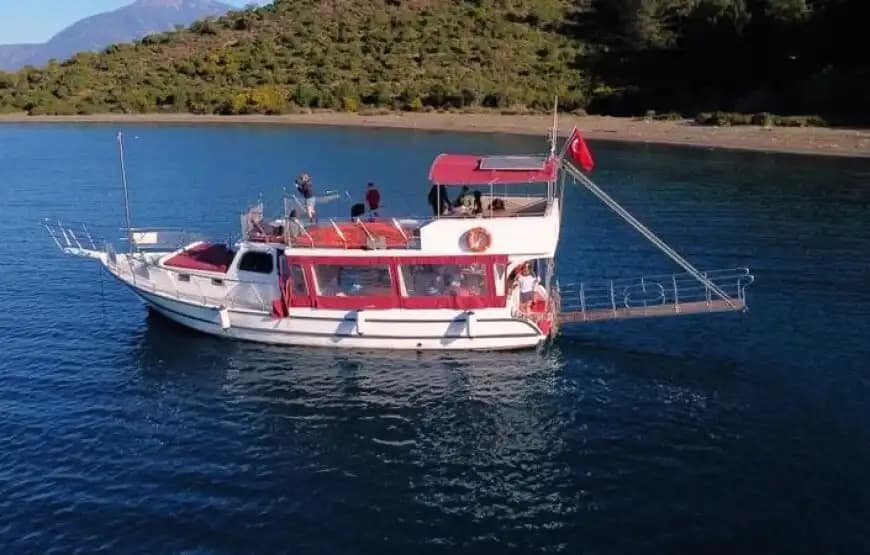 Fethiye'de 18 Metrelik Geniş Kapasiteli Özel Yapım Tekne ile Lüks Saatlik Turlar 2
