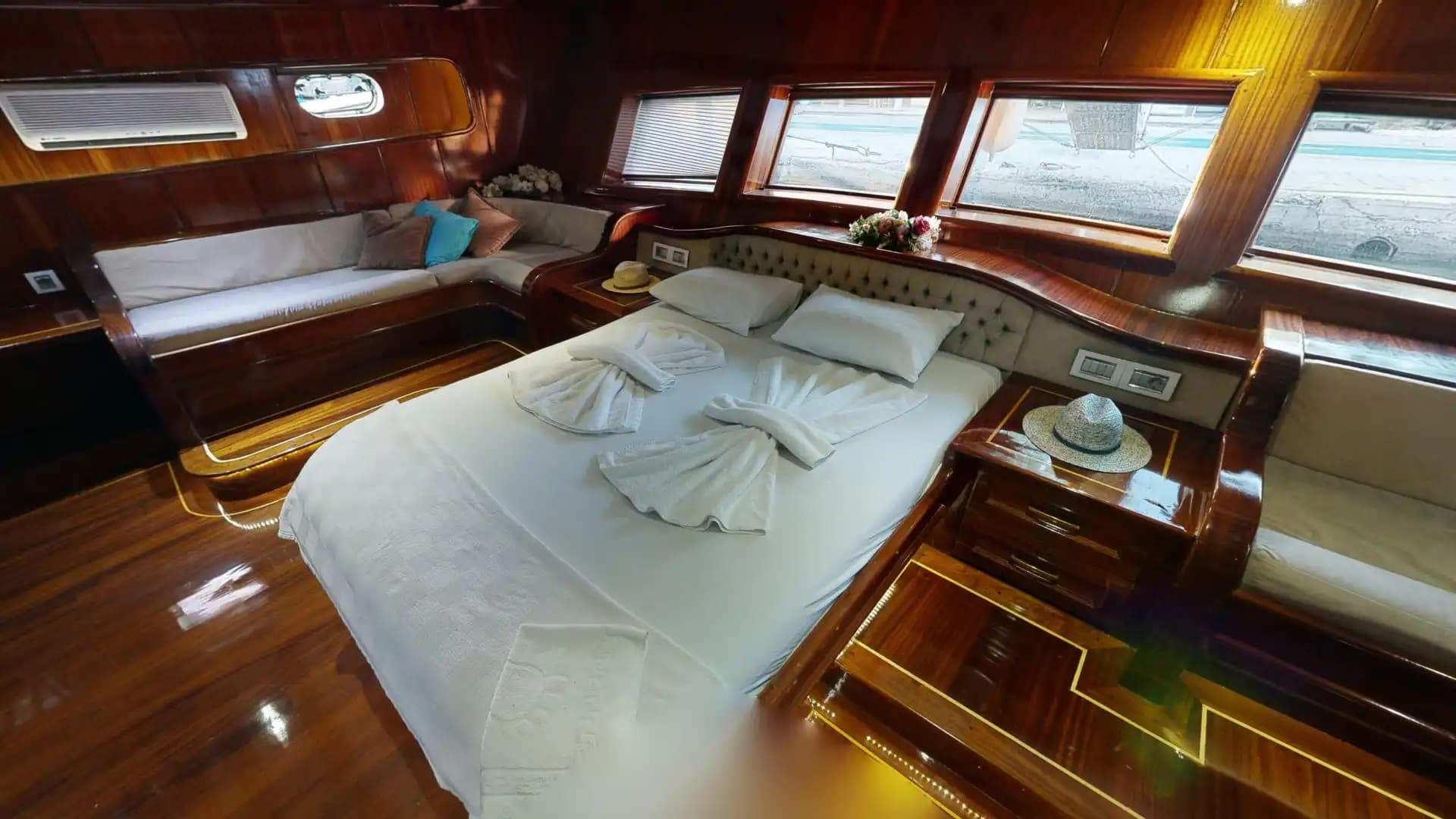 Fethiye ve Göcek Koylarında Aileler İçin İdeal: 33m, Çift Yemek Alanlı Lüks Gulet 30