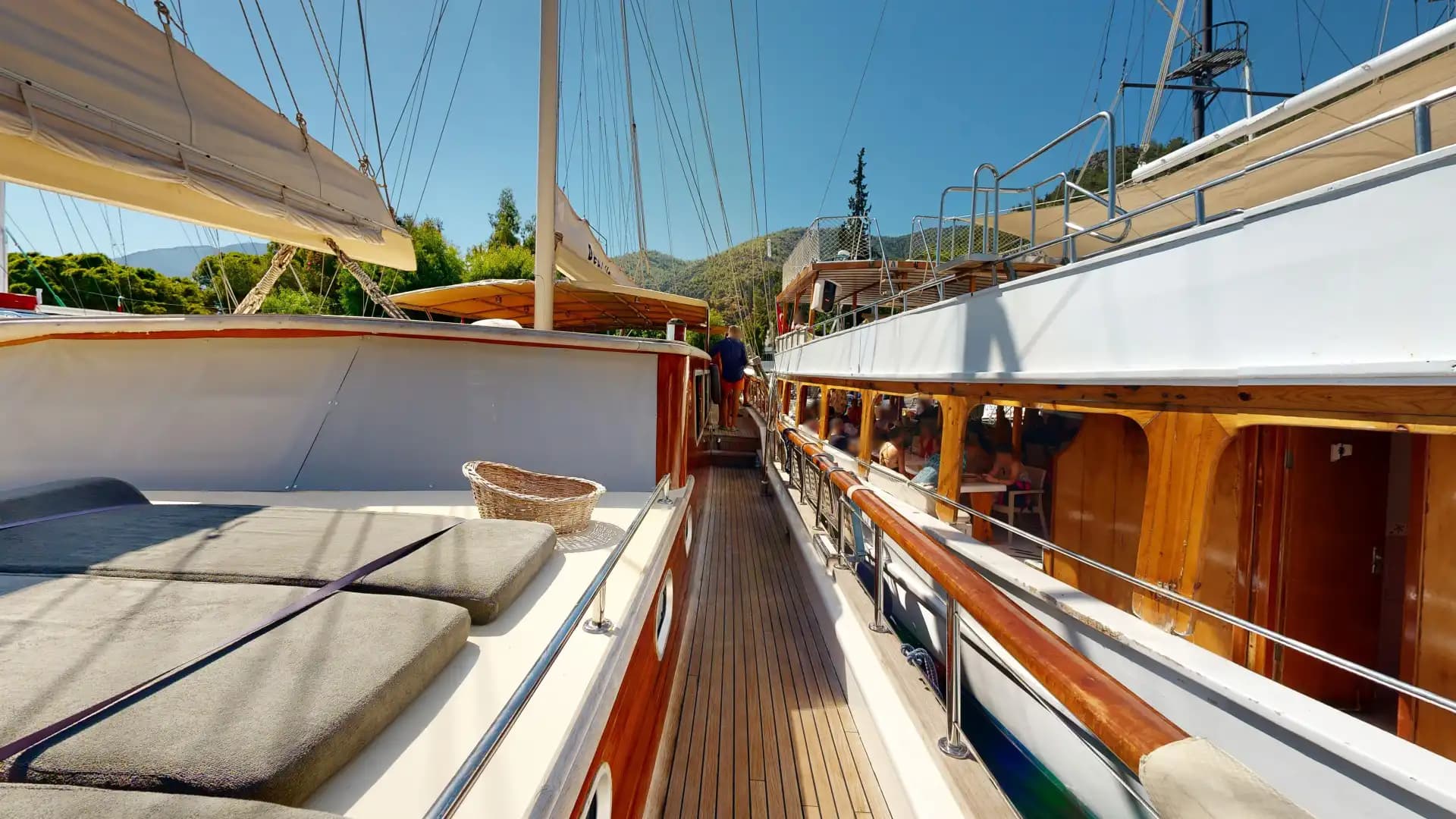Fethiye ve Göcek Koylarında Aileler İçin İdeal: 33m, Çift Yemek Alanlı Lüks Gulet 56