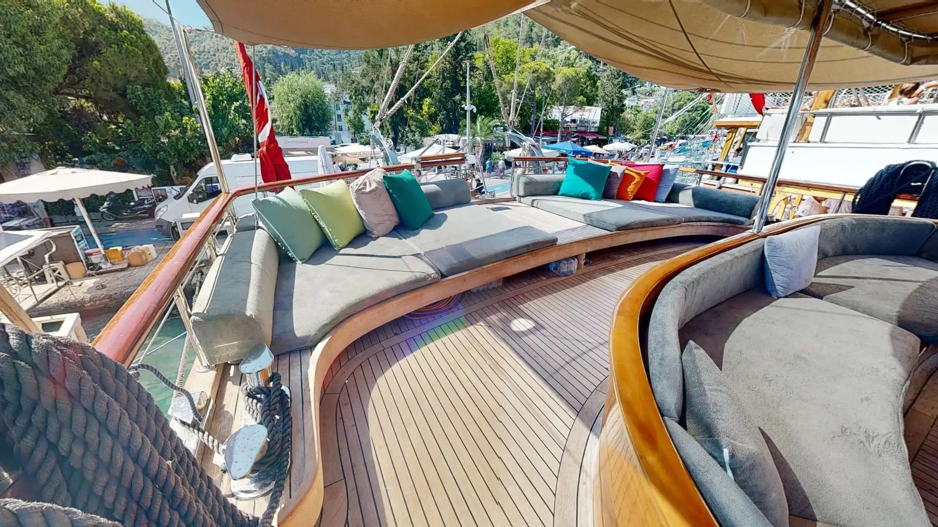 Fethiye ve Göcek Koylarında Aileler İçin İdeal: 33m, Çift Yemek Alanlı Lüks Gulet 14